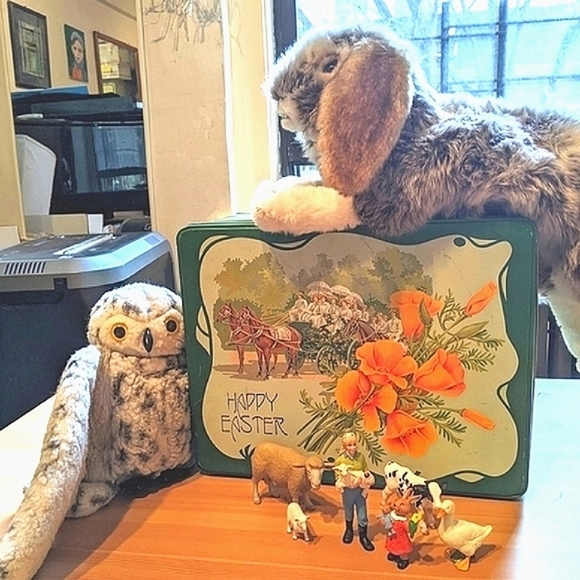 Vintage tin Easter basket bread box box Decor - Picture 7 of 16